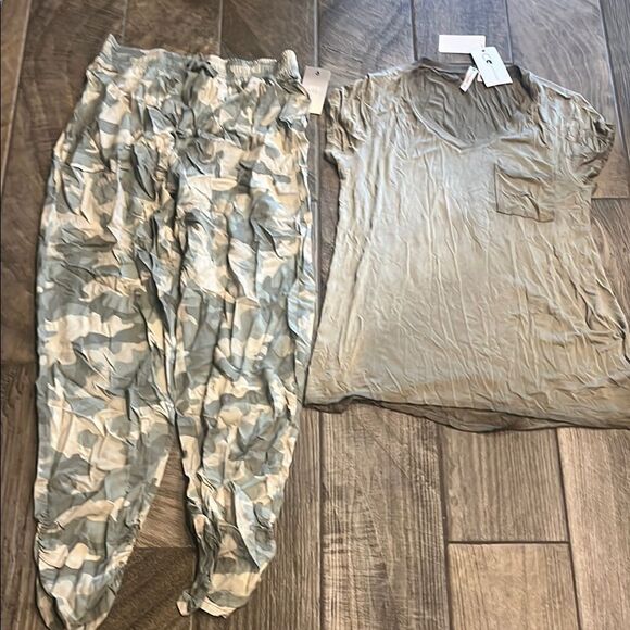 NWT Hippie Rose Green & tan pocket Track Pants w/cable & gauge SS tee - Picture 1 of 5